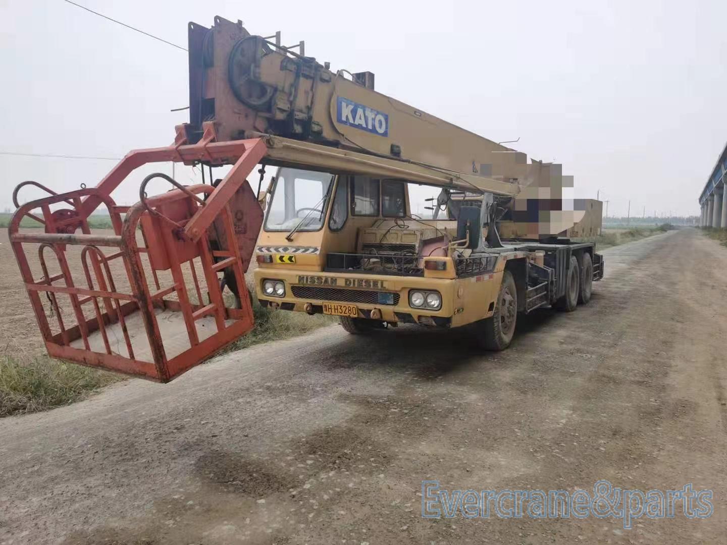 right hand drive KATO truck crane NK-250E